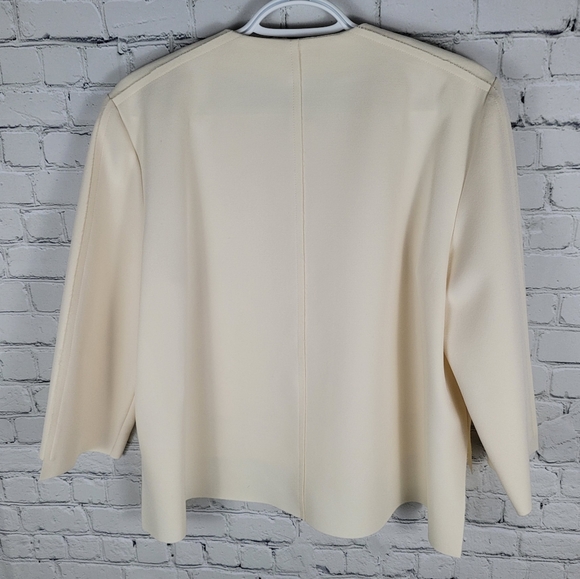 LIVIANA CONTI | patch pocket snap button raw edge cropped Italian blazer - Picture 3 of 7